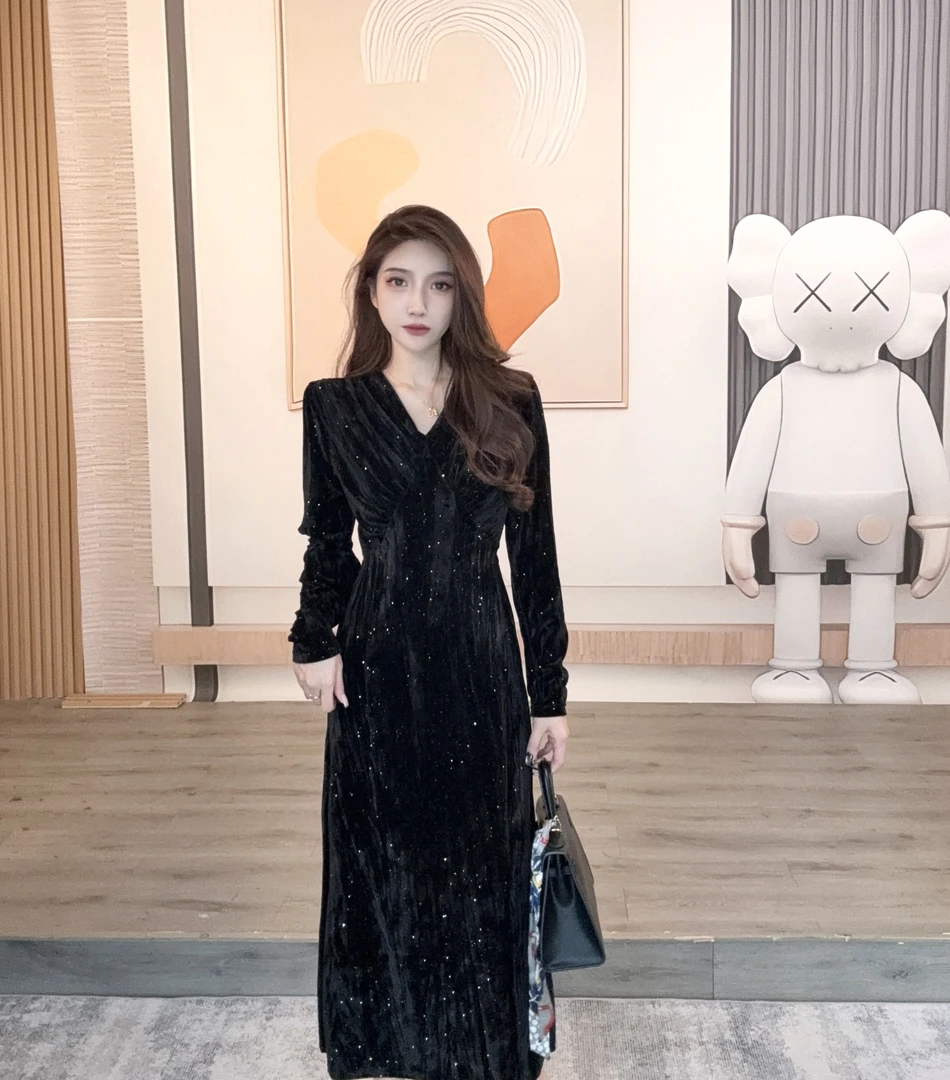 TZ8018高端轻奢气质小众小黑裙赫本风丝绒中长款连衣裙