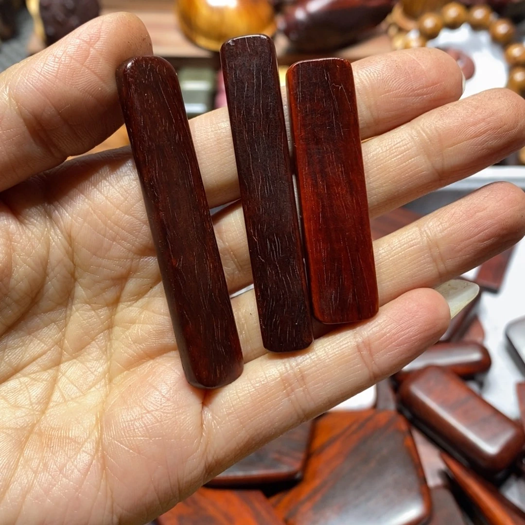 齐***胜檀香紫檀（小叶紫檀）