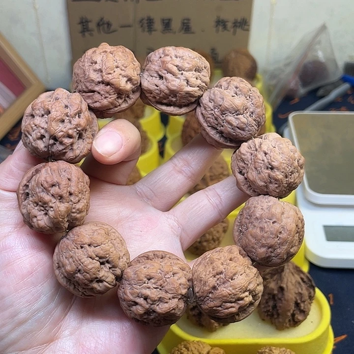 文玩核桃把件14、老树血舍利33