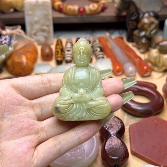 蛇纹石玉未镶嵌颈饰