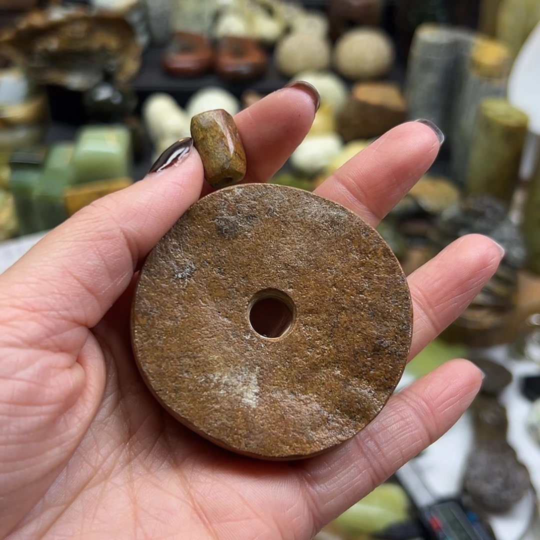岫岩河磨玉（透闪石质玉）未镶嵌颈饰河磨玉饼饼