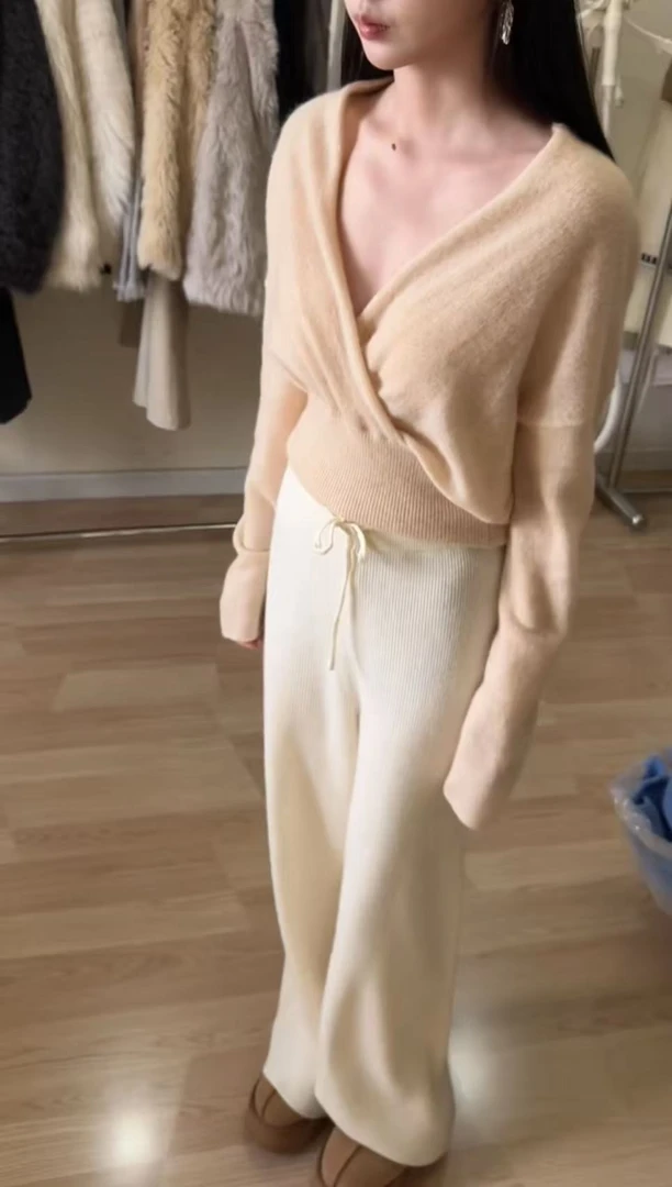 2025年冬季新款高级设计感轻奢百搭针织衫高腰显瘦阔腿裤两件套装