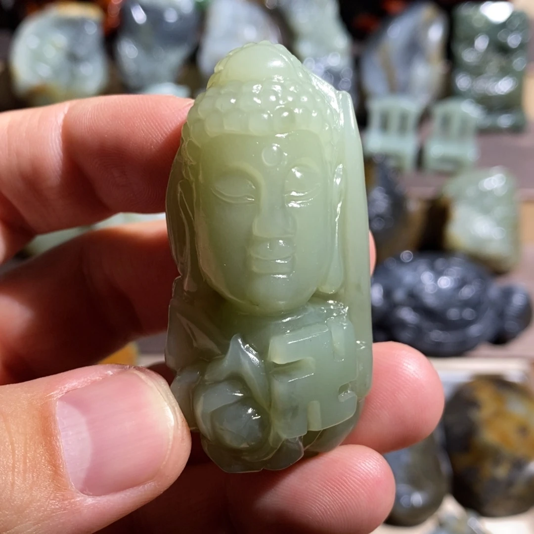 和田玉把件未镶嵌偏****?