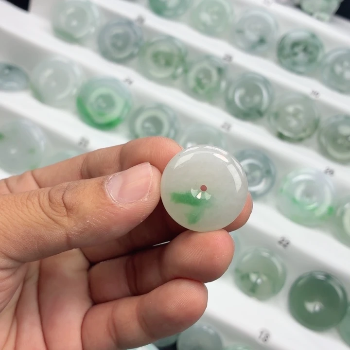 翡翠未镶嵌颈饰缅甸天然A货翡翠26.2-8.5