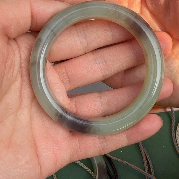 *****和田玉未镶嵌手镯