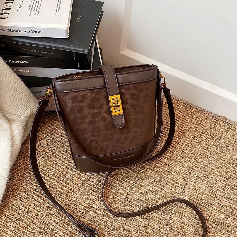 简约风复古高级感腋下斜挎女包时尚百搭通勤小众爆款6245