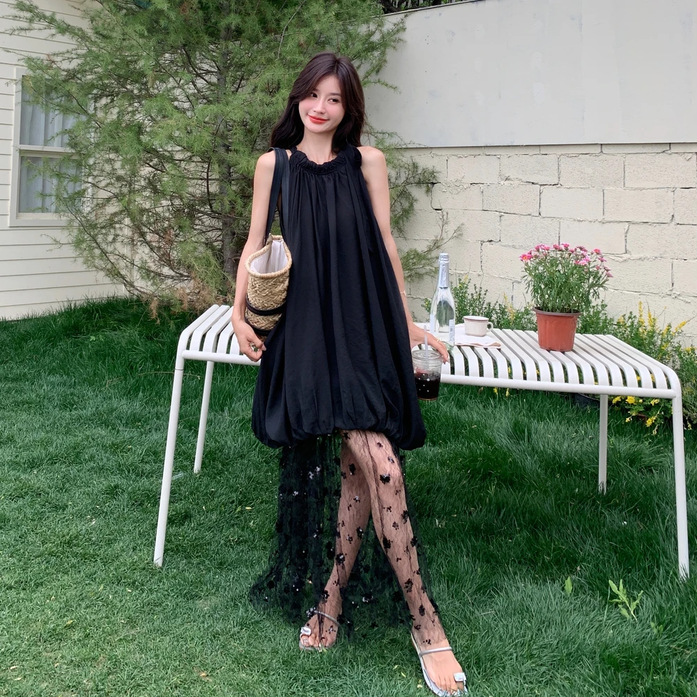 黑色气质绝美超仙挂脖花苞连衣裙女夏法式超好看的显瘦蕾丝水母裙