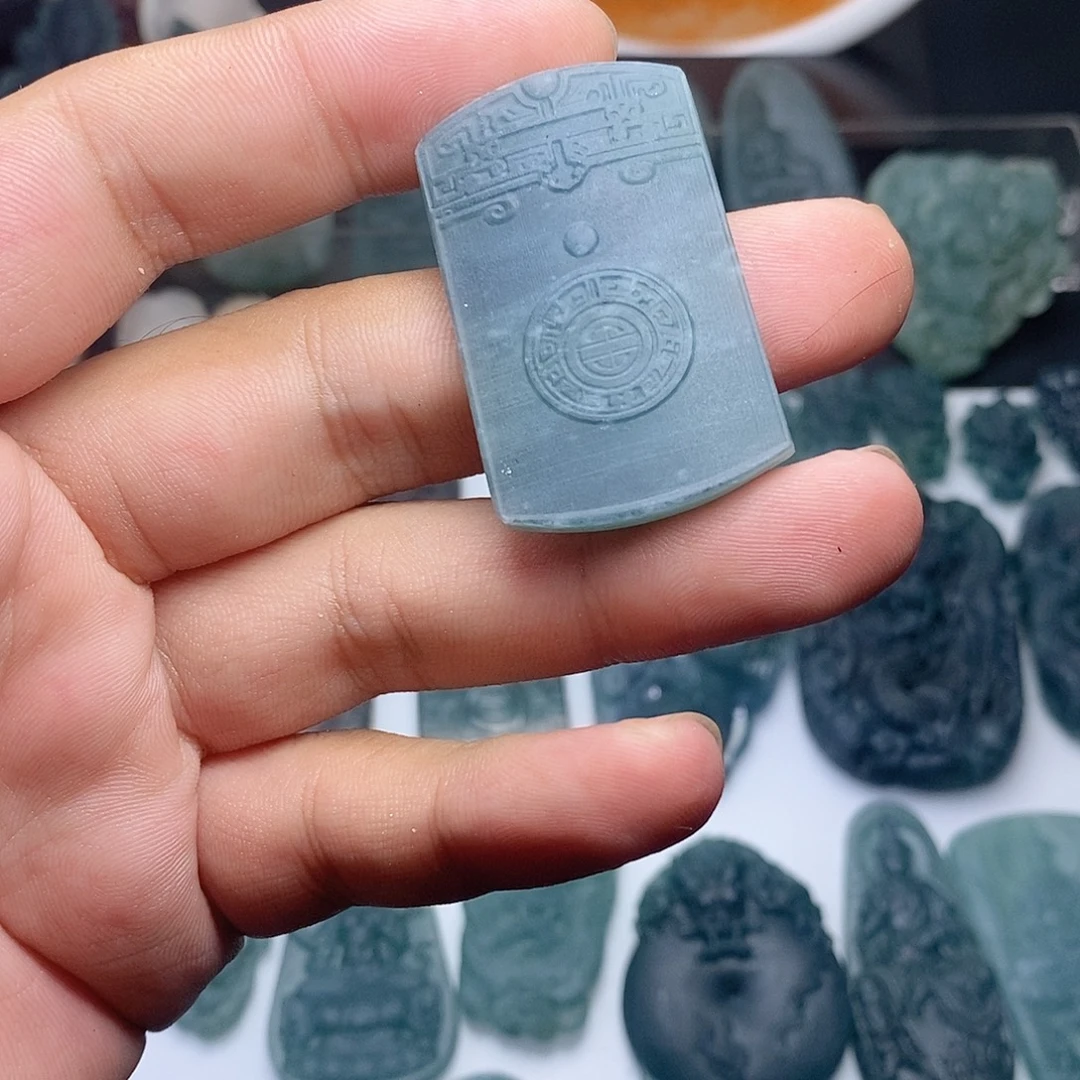 定制翡翠未镶嵌仿古牌