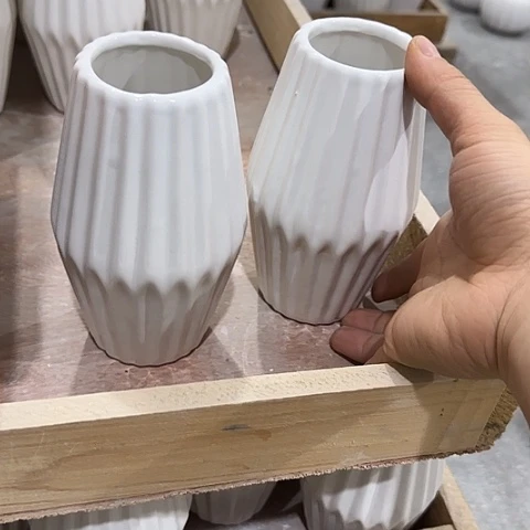 瓶瑕疵15.5厘米2个陶瓷