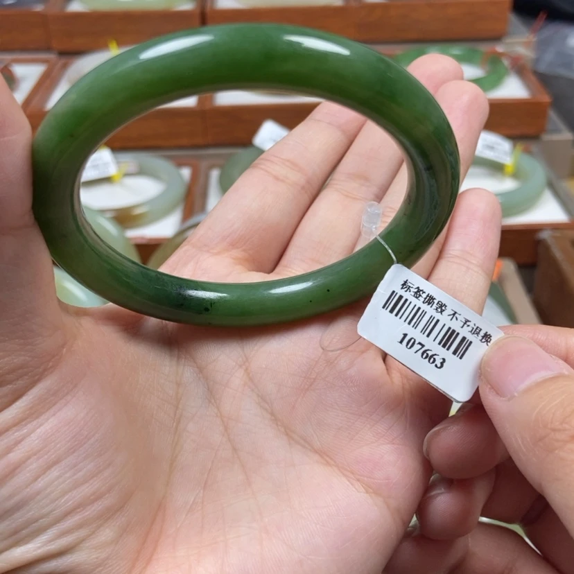 【闪购商品】和田玉手镯未镶嵌3。 57