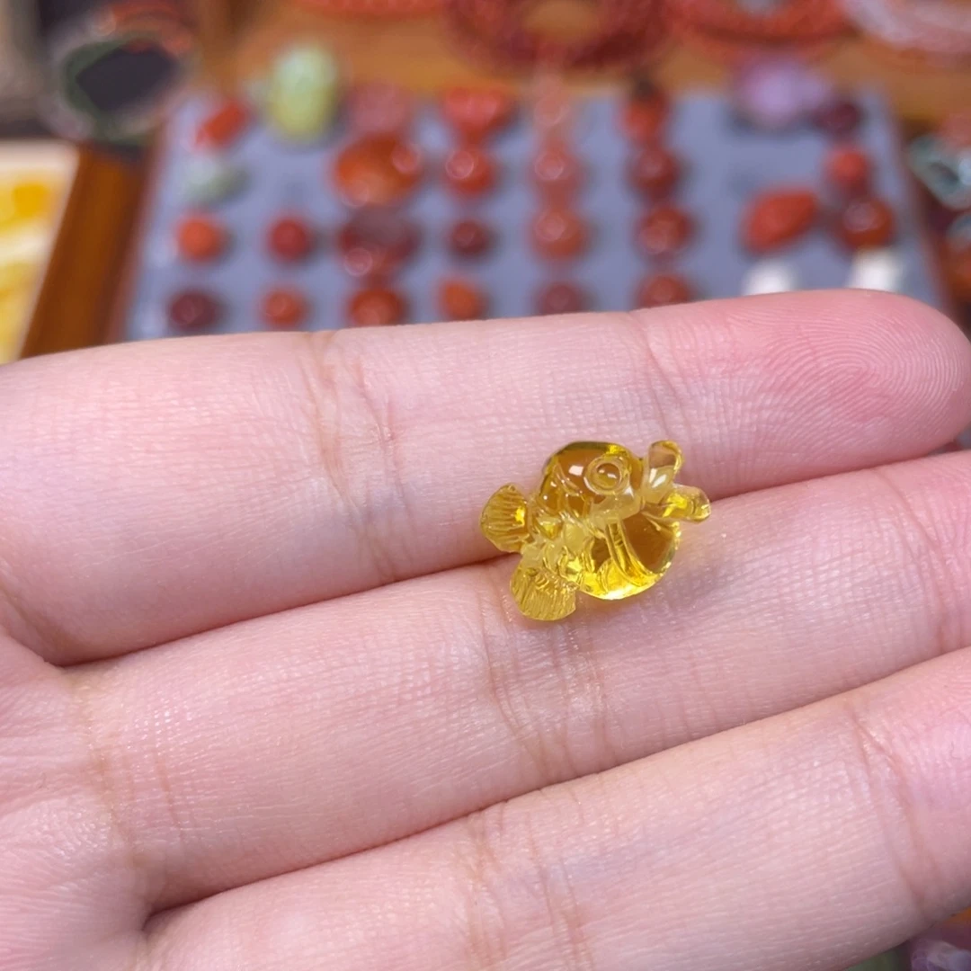 琥珀未镶嵌裸石嘟嘟鱼