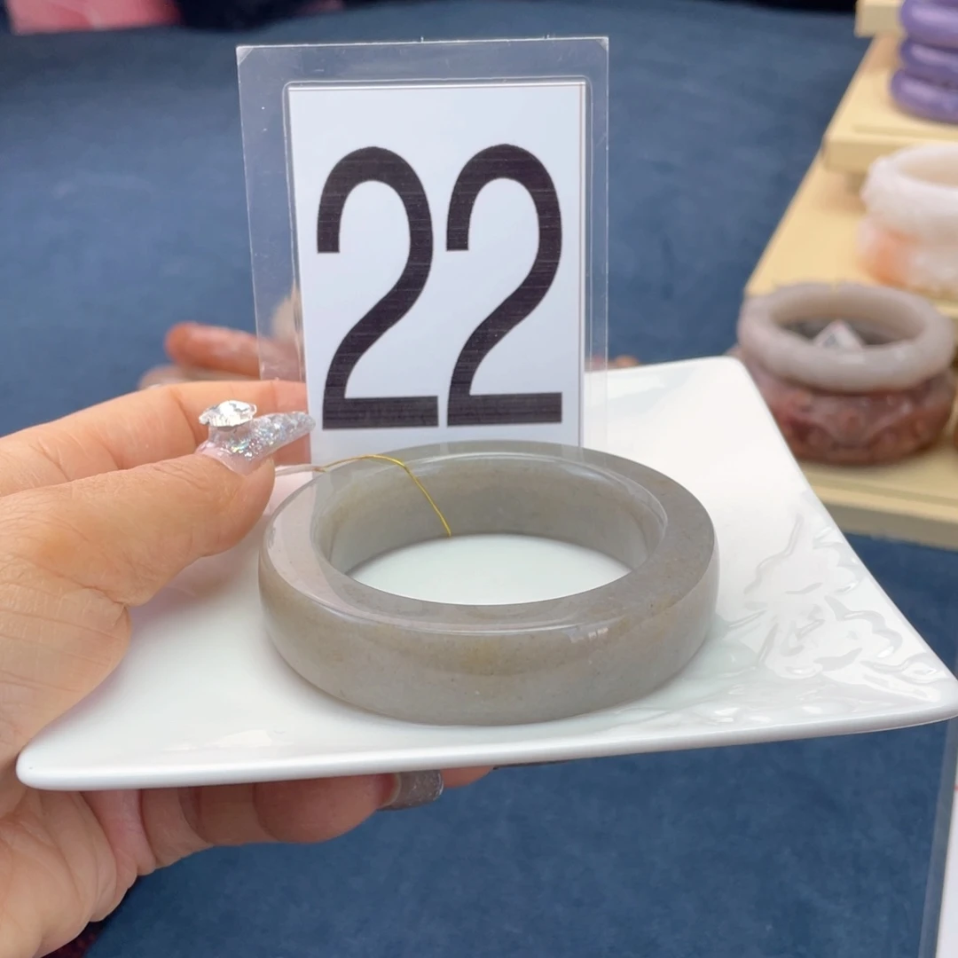 石英岩玉未镶嵌手镯