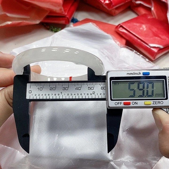 翡翠手镯未镶嵌34