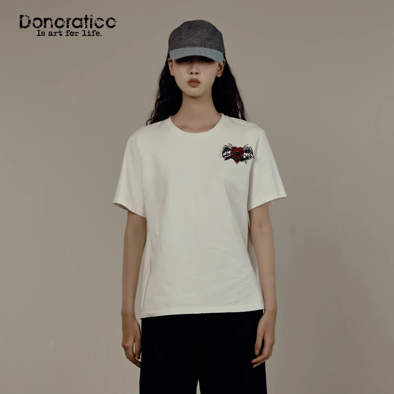 达衣岩简约舒适2025春新品休闲风棉质自由之心立体刺绣圆领T恤女