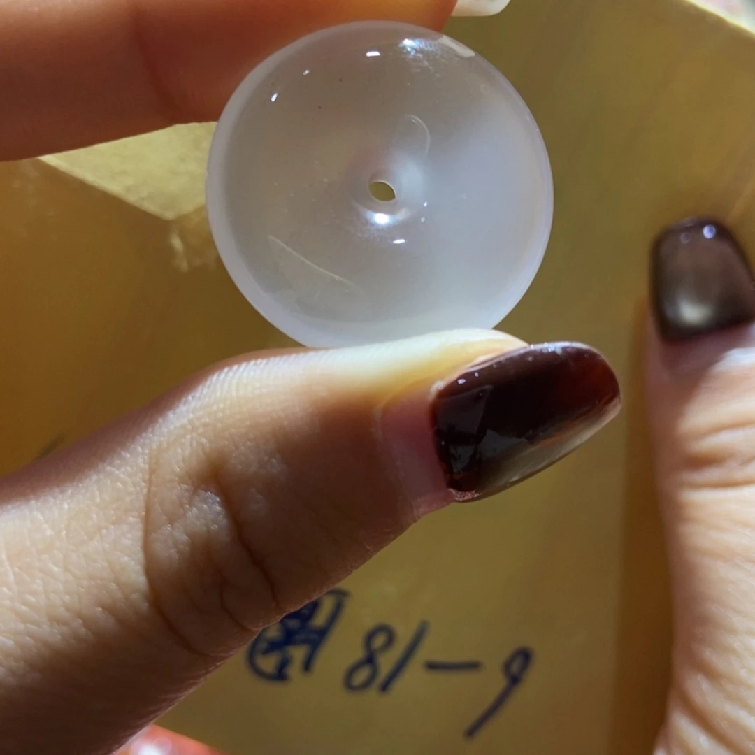 石英质玉未镶嵌颈饰