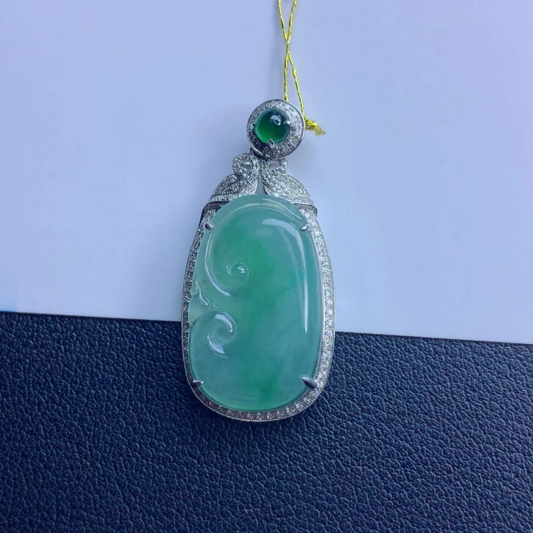 翡翠未镶嵌颈饰如意