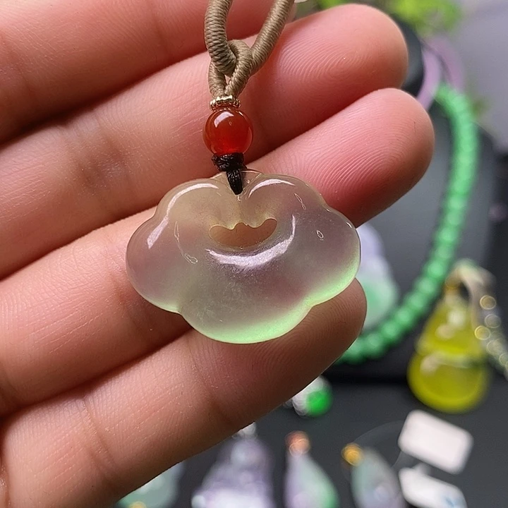 翡翠未镶嵌吊坠(赠链)