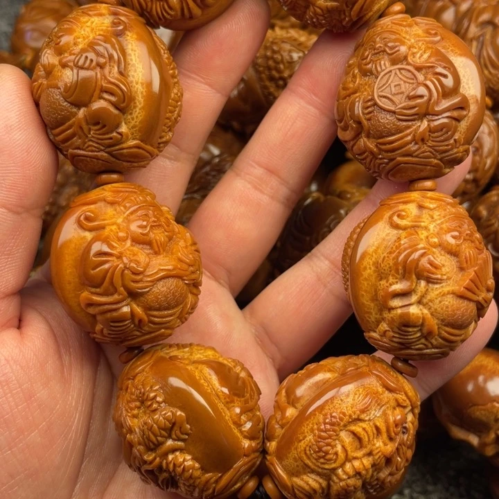 橄榄核吊坠凯**客橄榄核手持