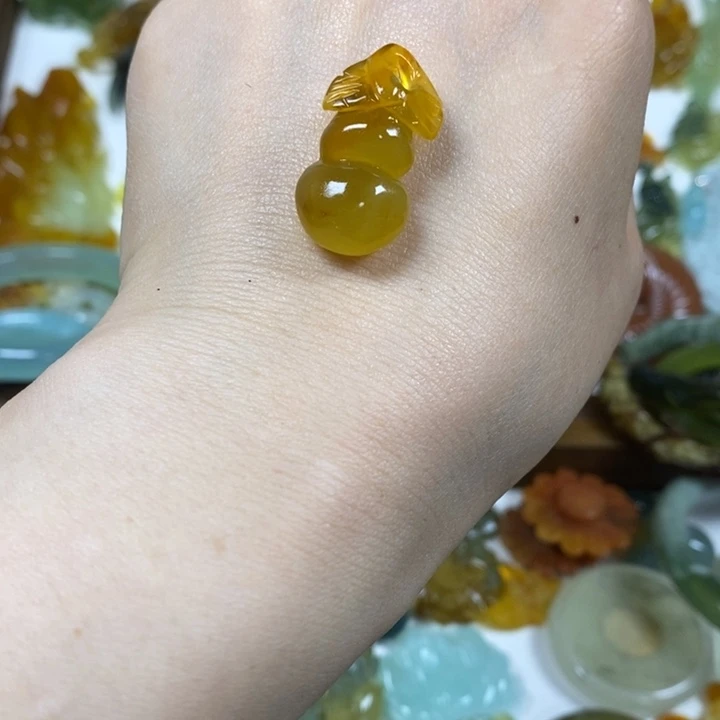 蛇纹石玉未镶嵌吊坠