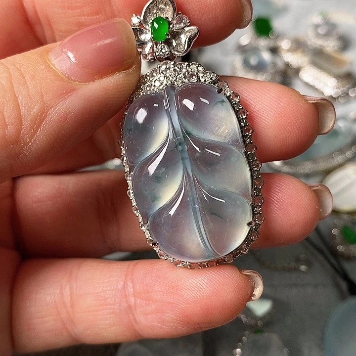 翡翠颈饰18K金镶嵌吊坠