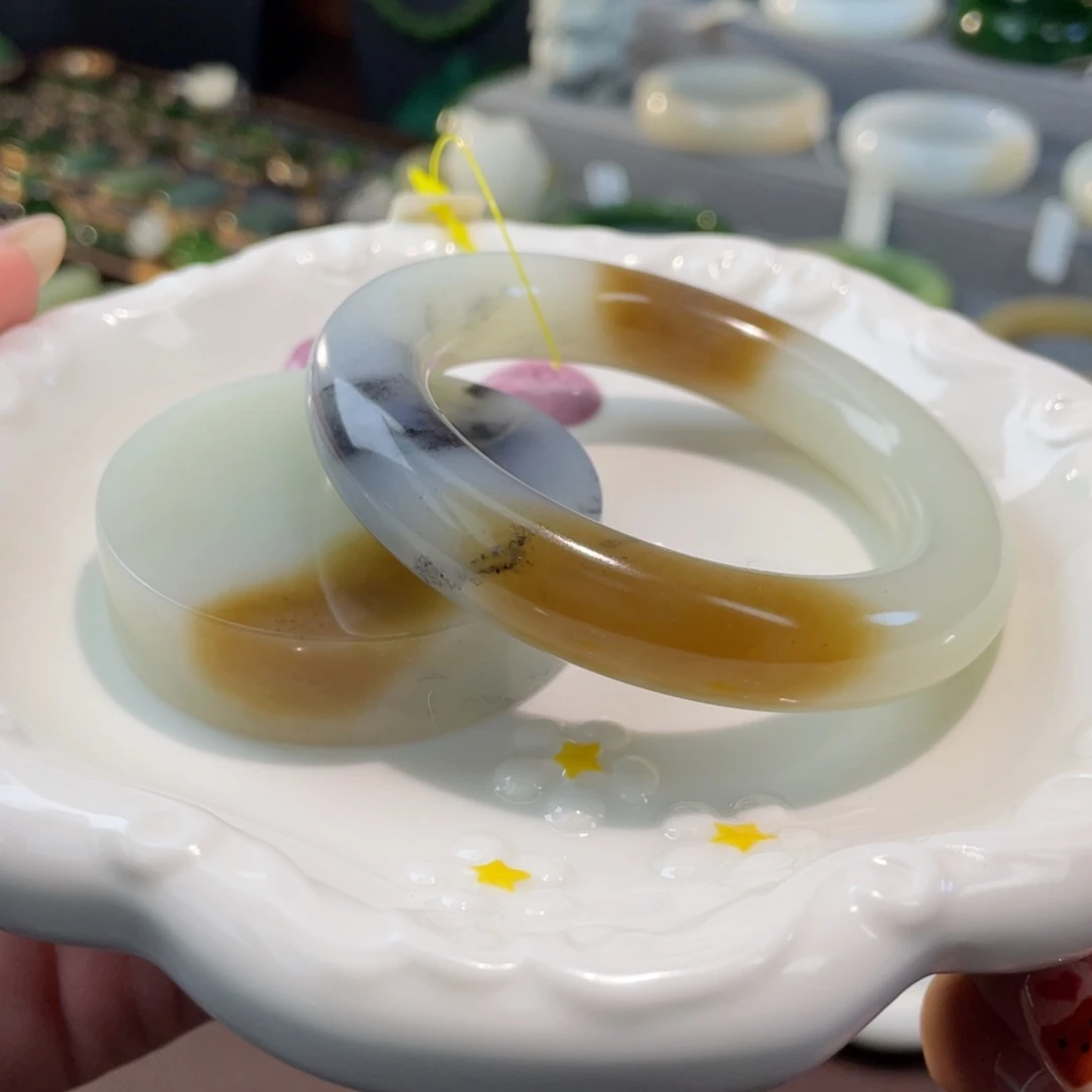 和田玉未镶嵌手镯