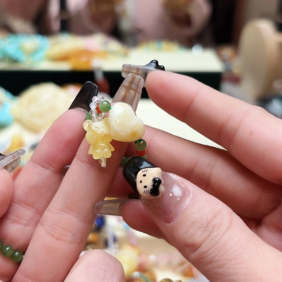 琥珀手镯未镶嵌琥珀