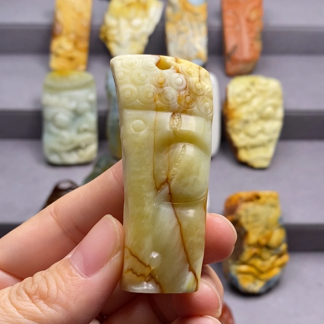 岫玉未镶嵌颈饰挂件