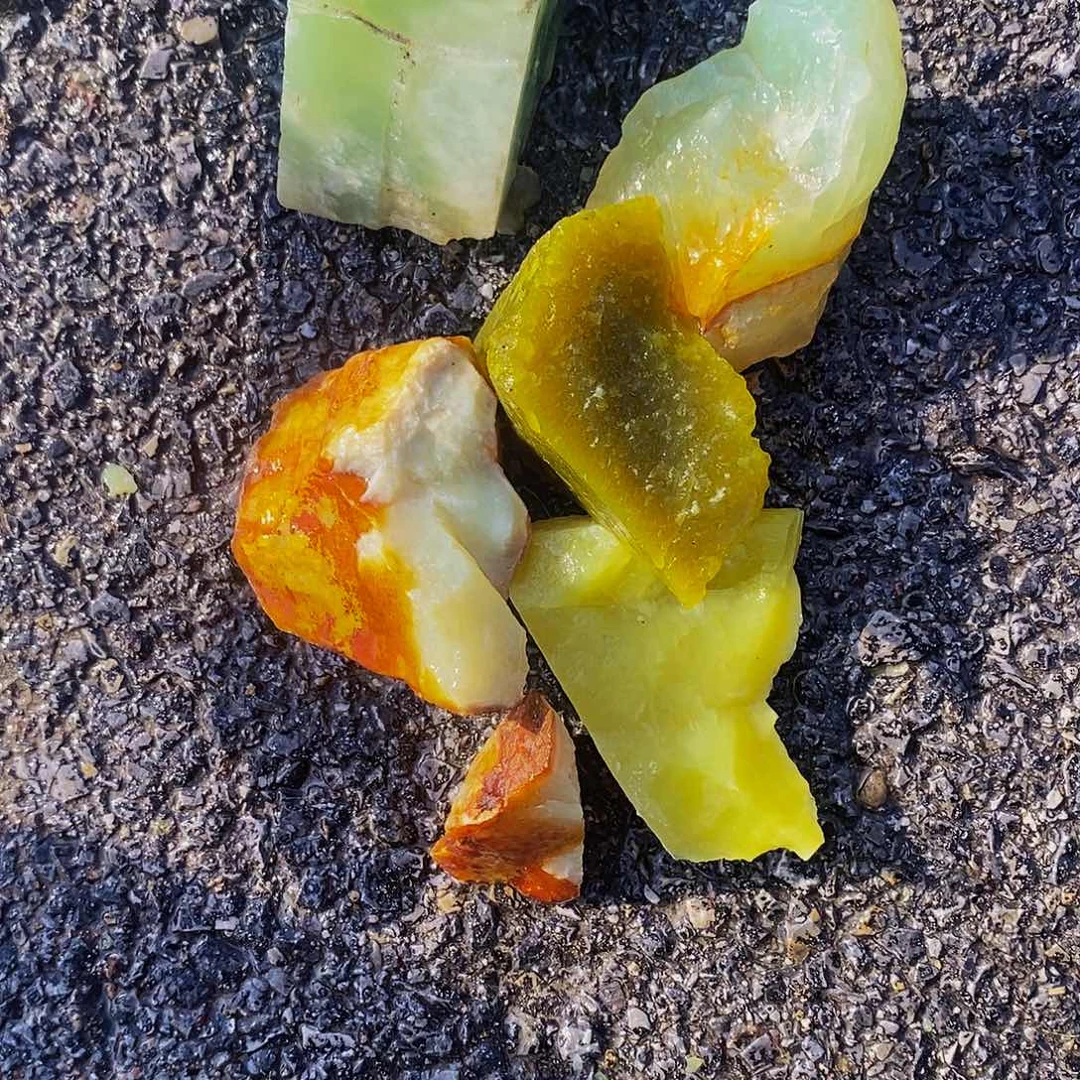 多***猫岫玉未镶嵌岫玉原石
