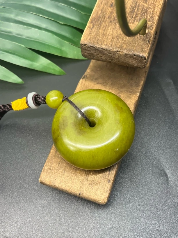 大师推荐爆款岫玉 平安扣手把多样性发其中之一