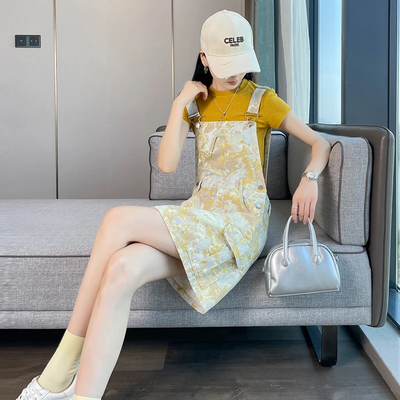 减龄印花牛仔背带裙女夏季薄款2025新款韩版洋气百搭休闲显瘦短裙