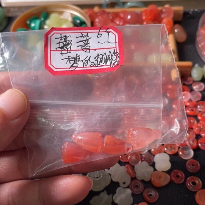 颈饰未镶嵌南红玛瑙蔷****膀