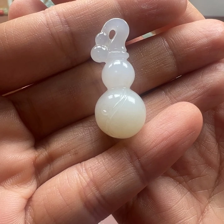 和田玉未镶嵌颈饰葫芦