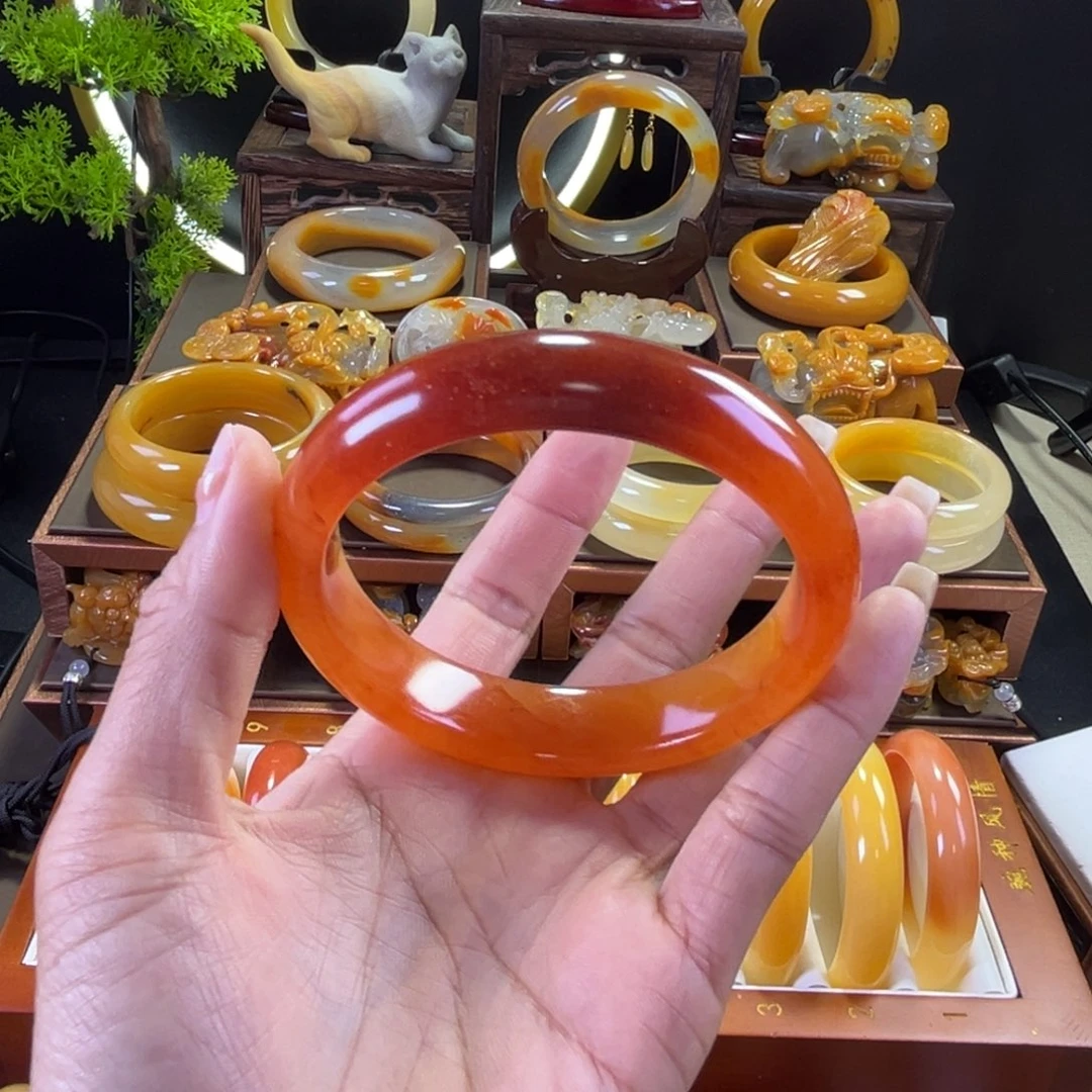 未镶嵌手镯石英质玉