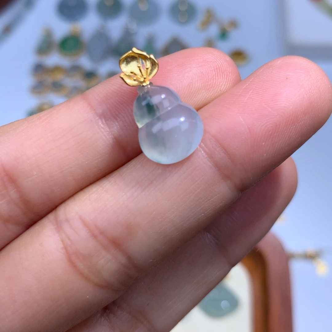 翡翠18K金镶嵌项链葫芦