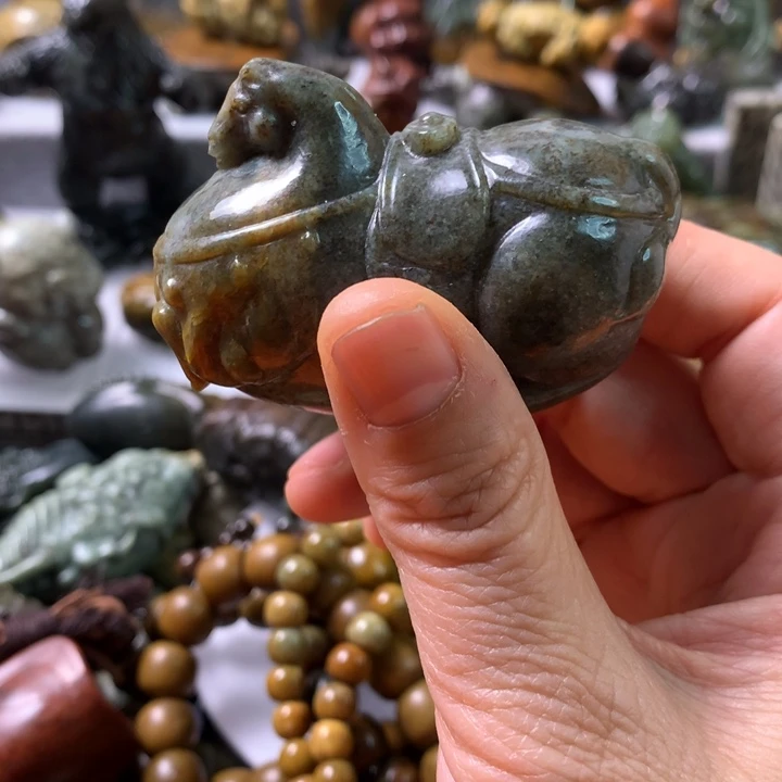 未镶嵌岫岩河磨玉（透闪石质玉）把件