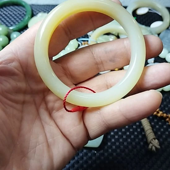 z***i和田玉未镶嵌手镯