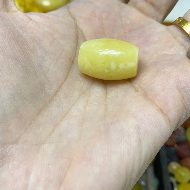 蜜蜡未镶嵌裸石吊坠