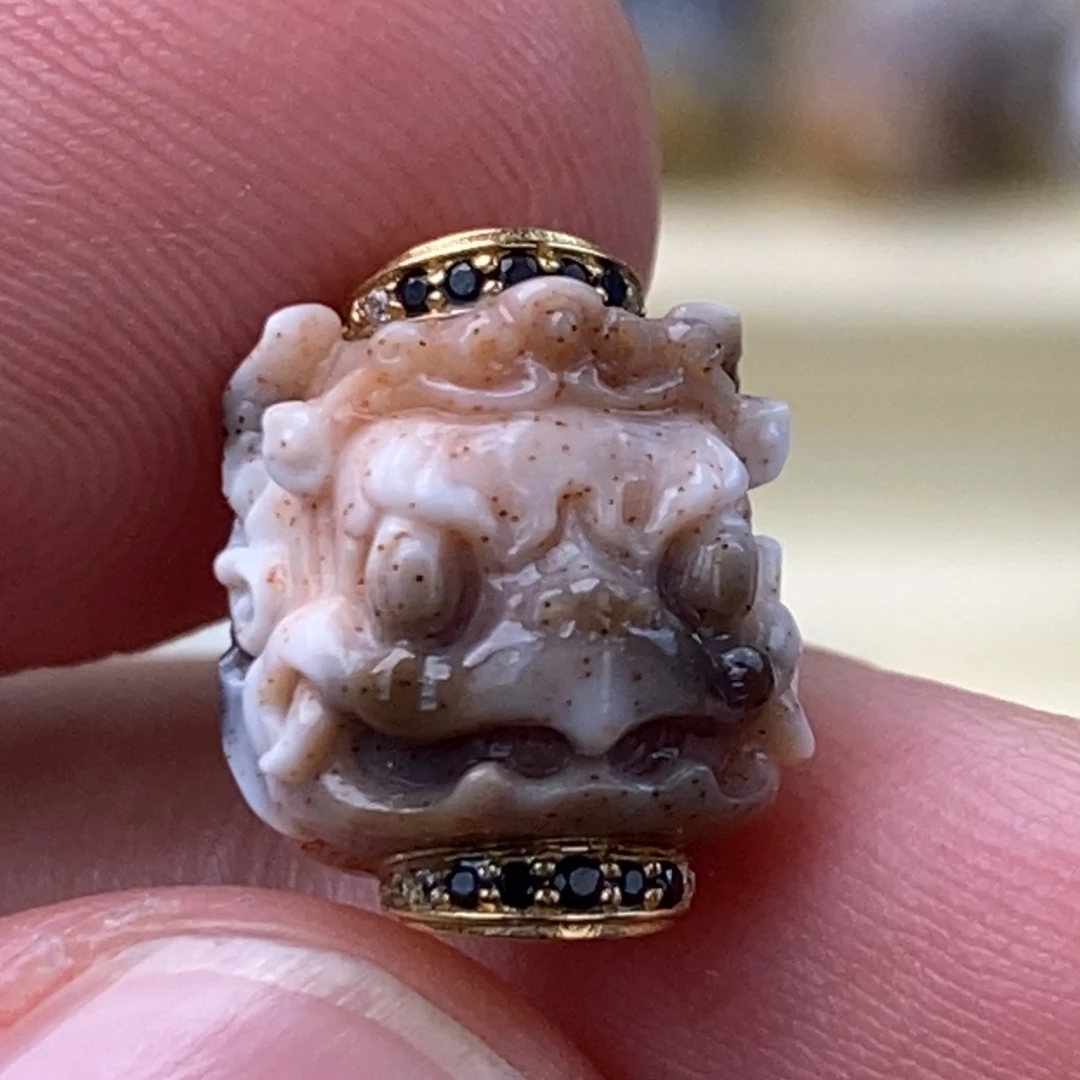 玛瑙/玉髓18K金镶嵌颈饰