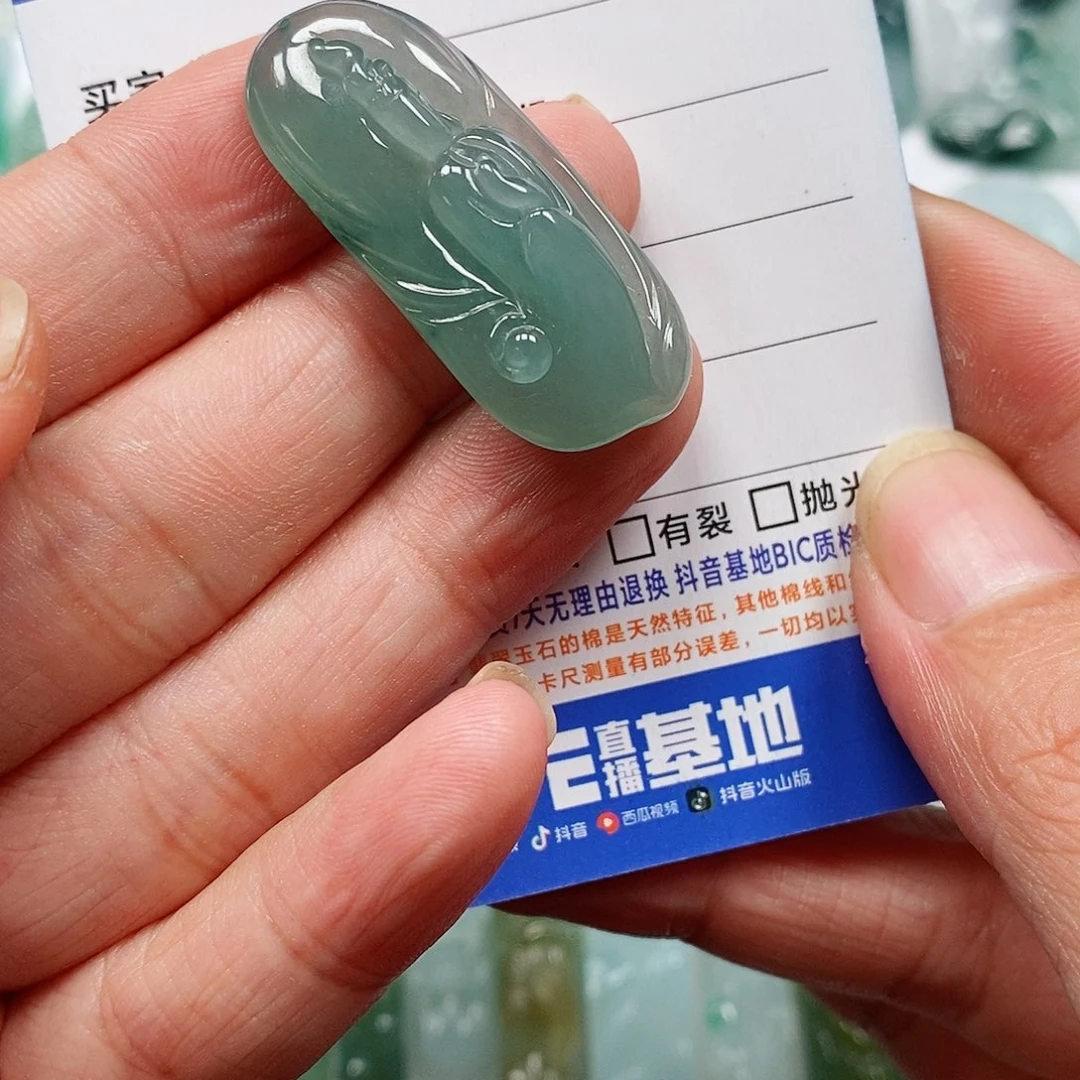 翡翠未镶嵌颈饰无相观音