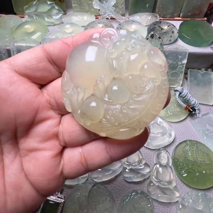 岫玉未镶嵌吊坠(赠链)