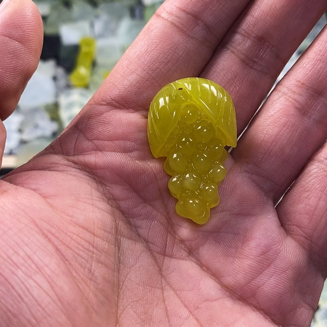 未镶嵌蛇纹石玉颈饰
