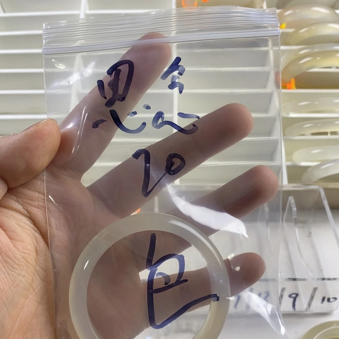 玛瑙/玉髓手镯未镶嵌思*