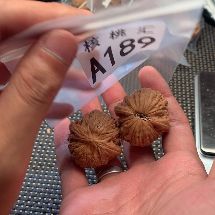 文玩核桃吊坠铁锤