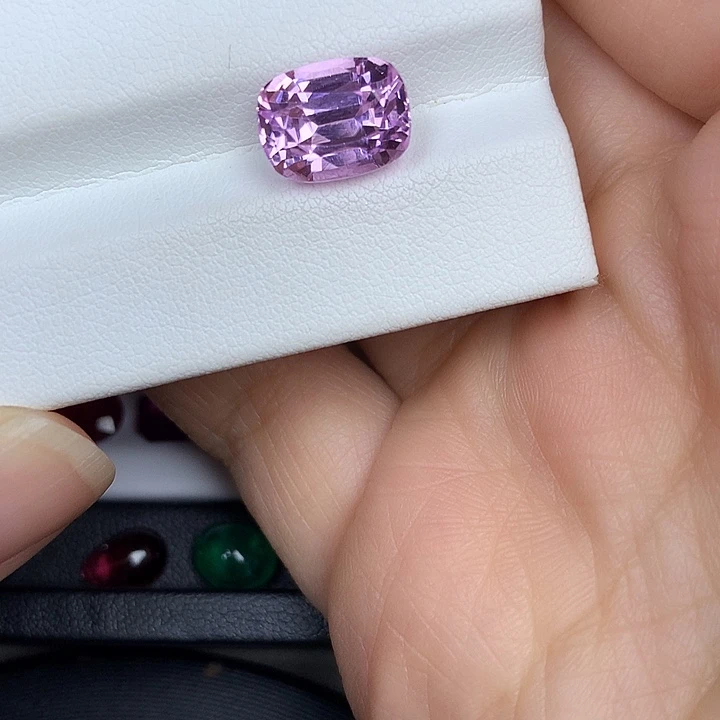 锂辉石裸石未镶嵌5.53ct紫锂辉