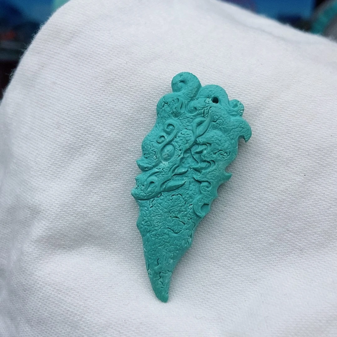 绿松石未镶嵌颈饰