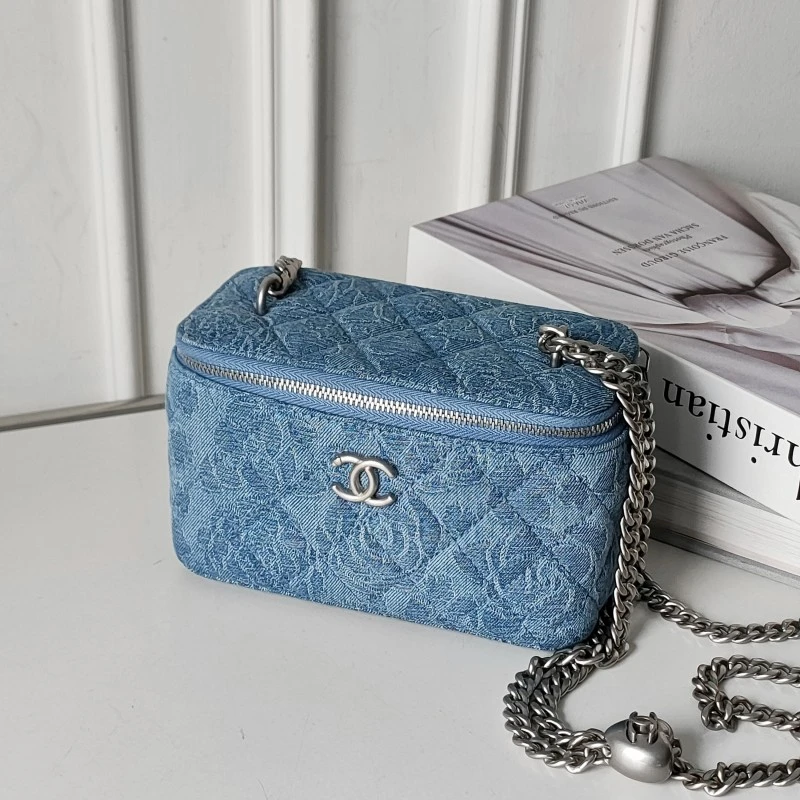 95新 Chanel/香奈儿 23P蓝色山茶花牛仔爱心调节扣斜挎包 51935