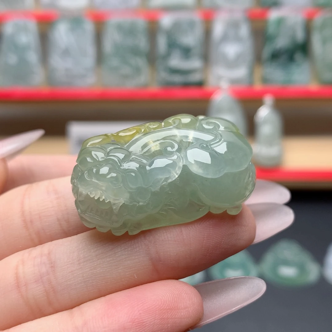 潇***头翡翠未镶嵌颈饰貔貅