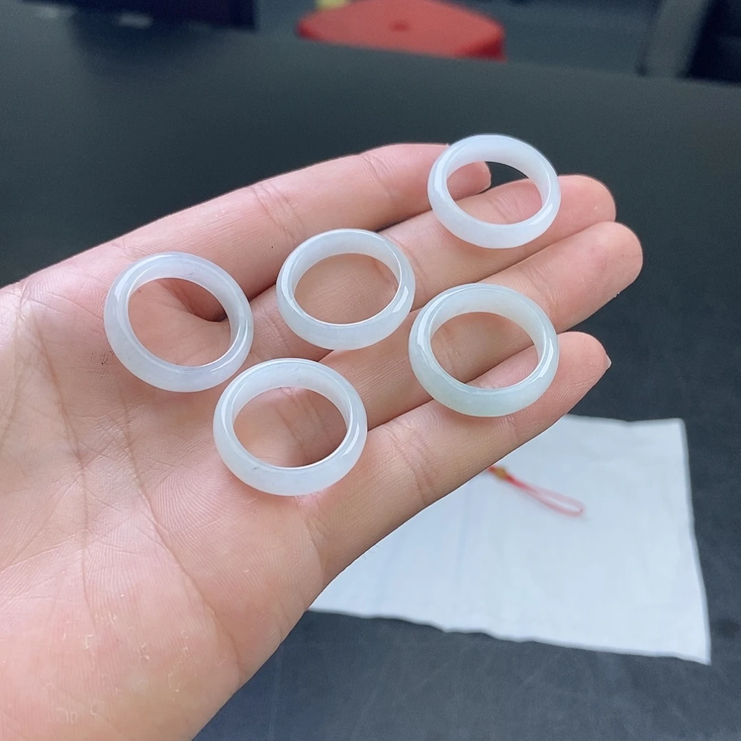 翡翠未镶嵌戒指天然多样性发一