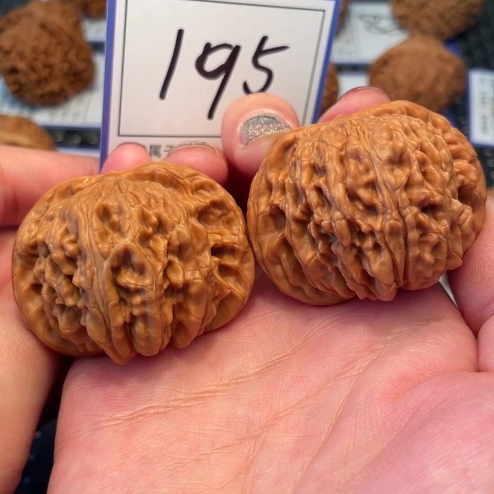 桃核把件45楼子195。。。