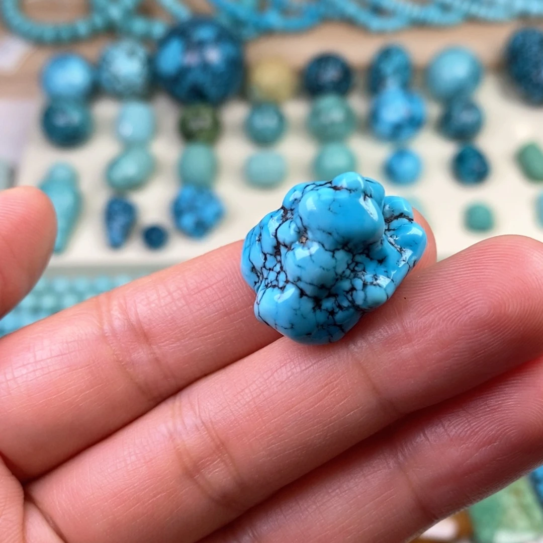 绿松石乌兰花随形未镶嵌